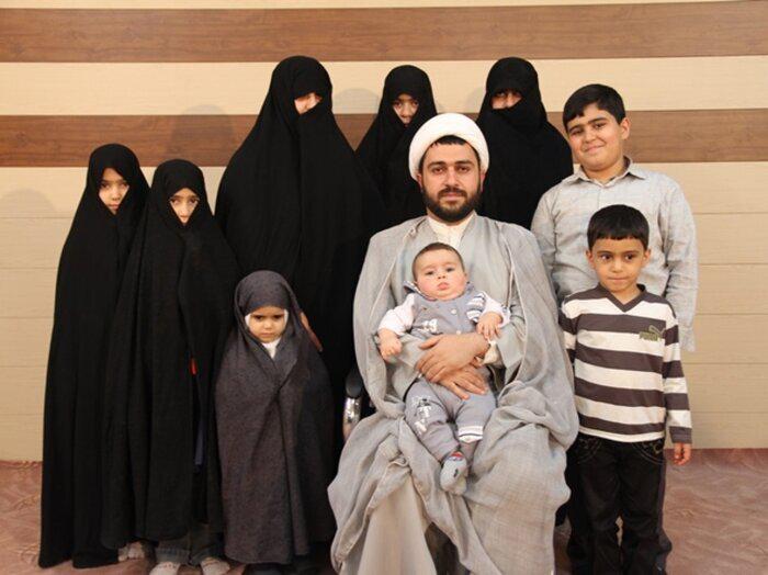 پدر پرجمعیت ترین خانواده ایرانی را بشناسید و ببینید  ۴۰ ساله دارای ۸ دختر و ۵ پسر؛ از ۴۰ ترس مردم در فرزندآوری می گوید